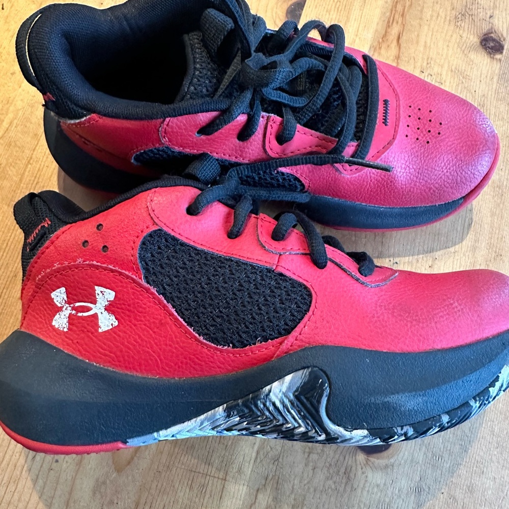 Under Armour Little Boys 2Y Red and Black Athletic Shoes; great condition